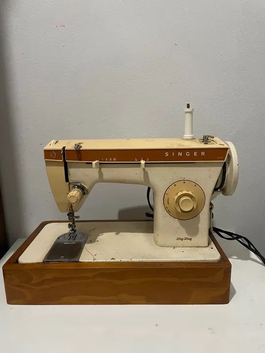 Máquina de Costura Singer Antiga - Foto 2