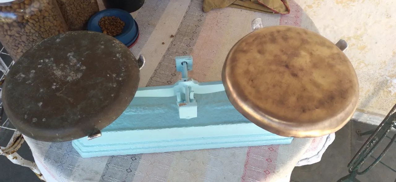 Balança antiga de dois pratos funcionando perfeitamente  - Foto 2