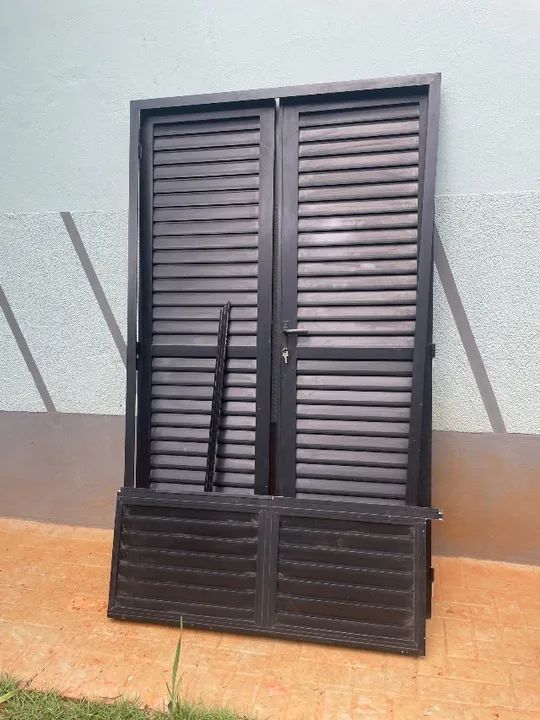 Porta de alumínio duas folhas preta +cabeceira - Foto 4