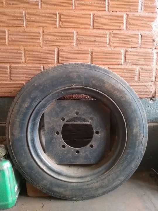 Vende-se 1 pneu usado, com roda, para implementos agrícola ou industrial  - Foto 4