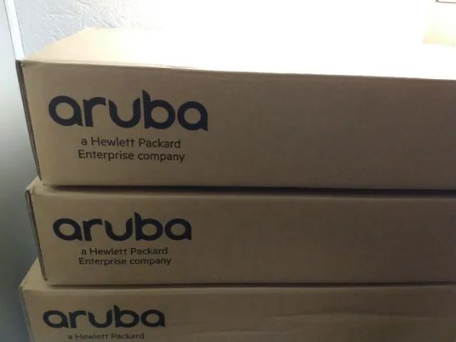 Switch Aruba 2930F 24G PoE+ 4SFP JL261A - Foto 2