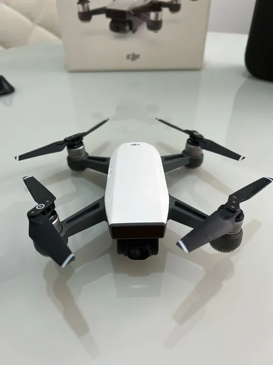 Drone DJI Spark Fly More Combo White com acessórios extra