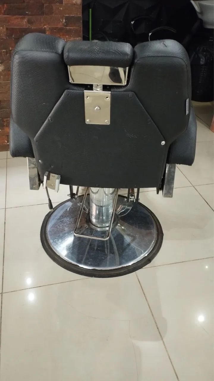 Vendo cadeira de barbeiro  - Foto 4