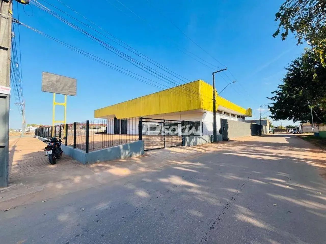 Amplo Galpão comercial recém reformado para locação com estacionamento privativo e pátio d - Foto 4