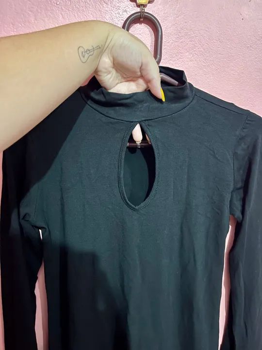 Vestido preto com mangas bufantes TAM M  - Foto 2