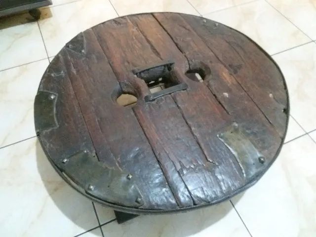 Mesa De Centro Raríssima Adaptada Com Roda De Carro De Boi