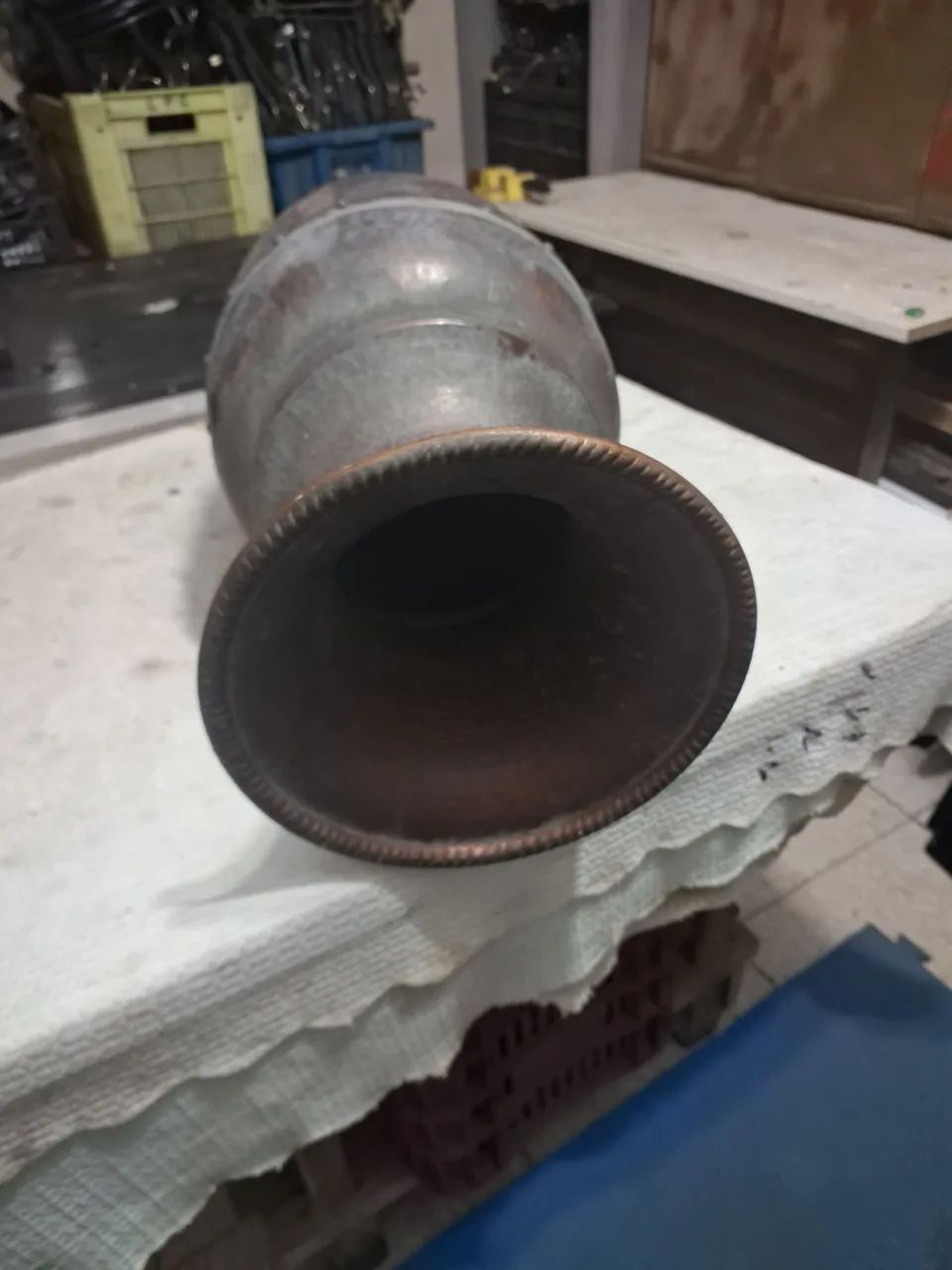 Vaso de cobre antigo .pesando 4 quilos e 200 gramas - Foto 3