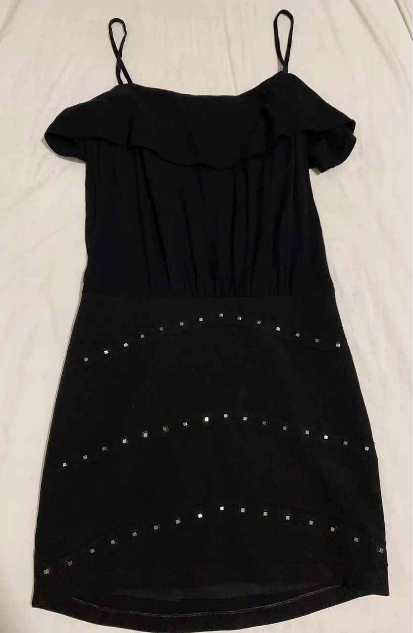 Vestido john john tamanho p com detalhes prata 