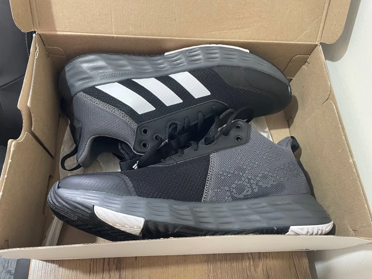 Tênis Adidas Lightmotion