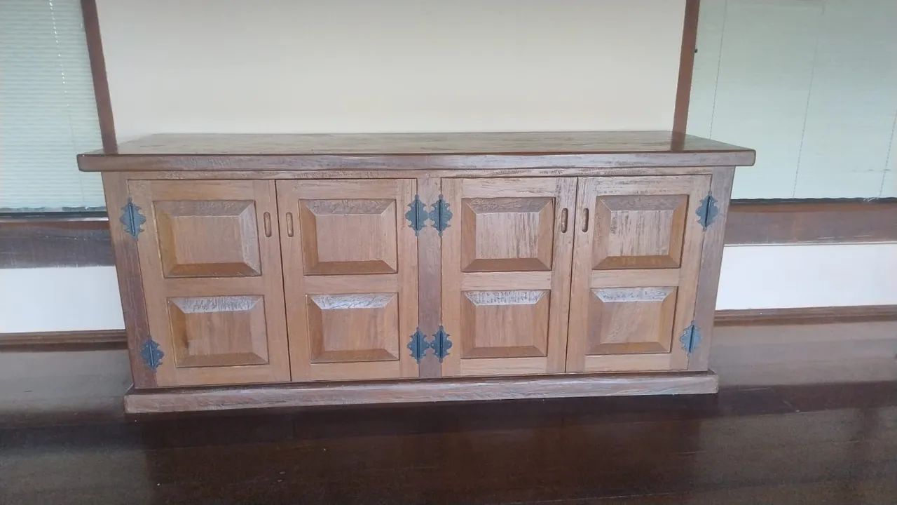 Buffet de Madeira Maciça 