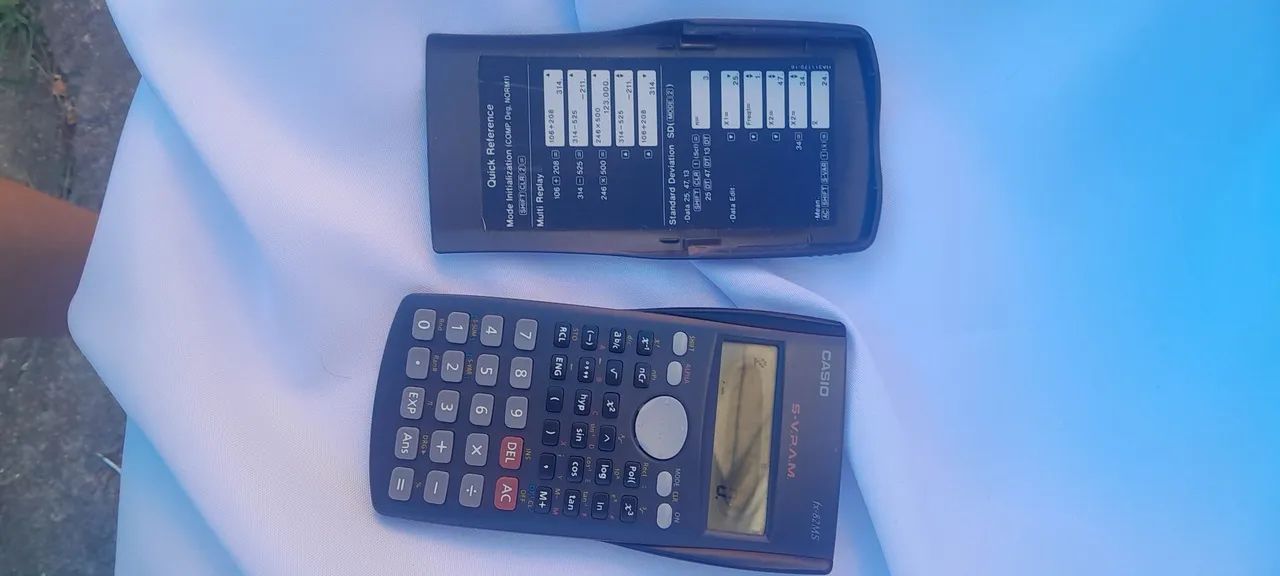 Calculadora científica com mancha no visor