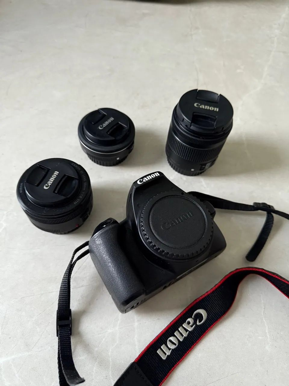 Câmera Canon SL3 com Lentes