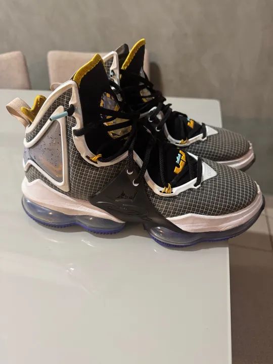 Tênis Nike LeBron número 40