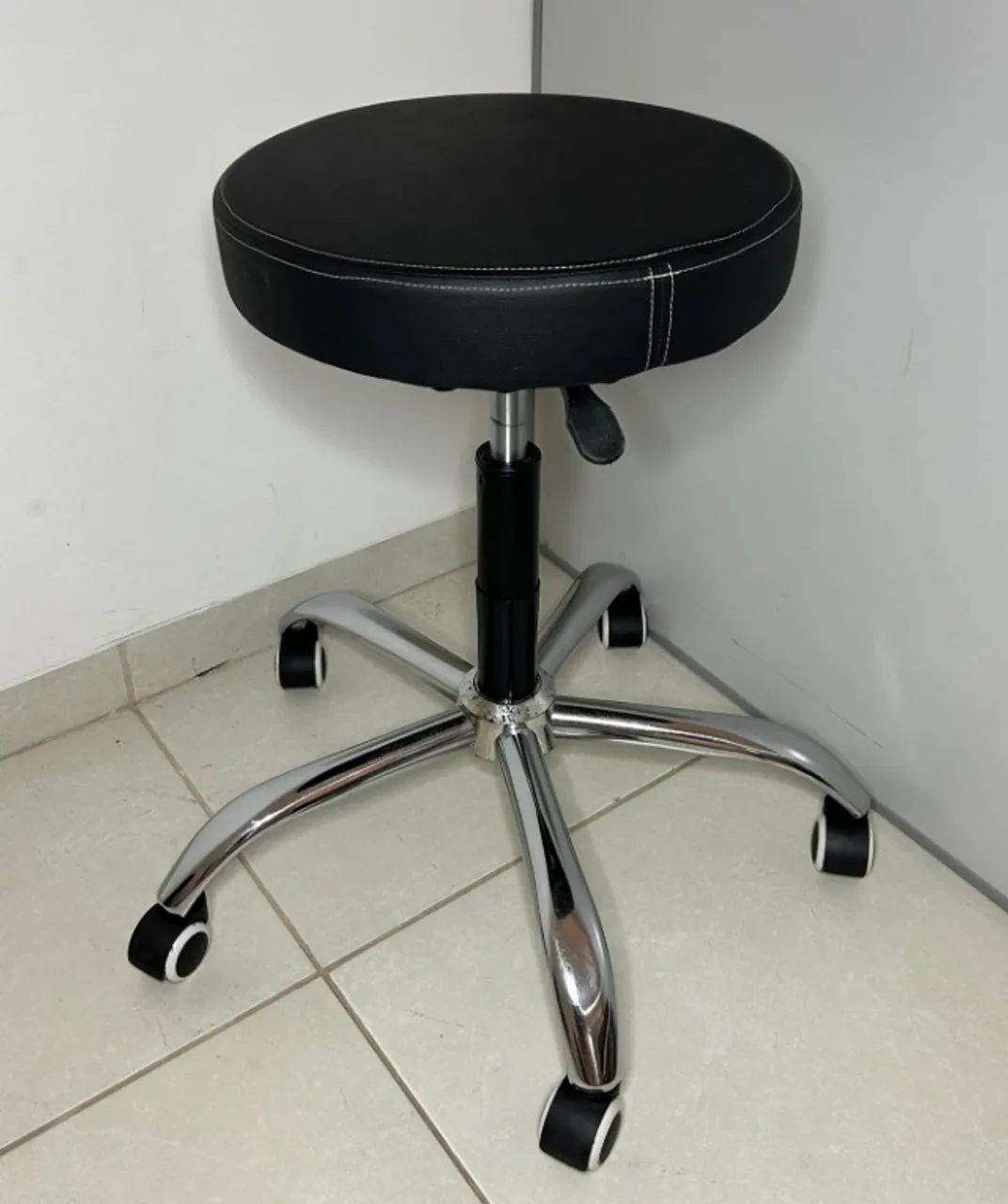 Banquinho / mocho altura regulável