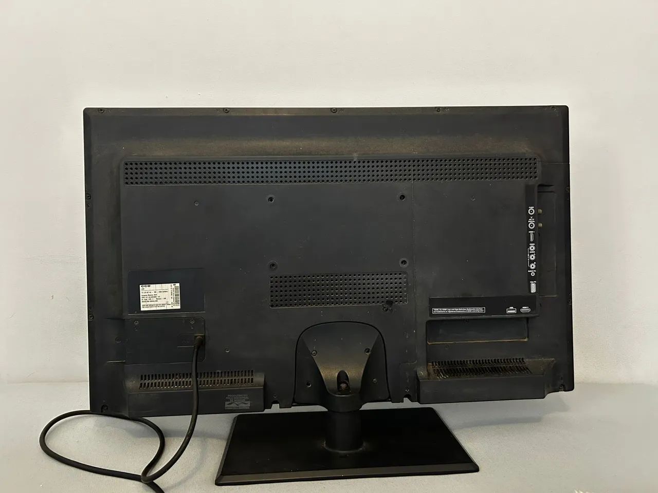TV LED 32" CCE L322 com conversor digital, HDMI e USB - Foto 2