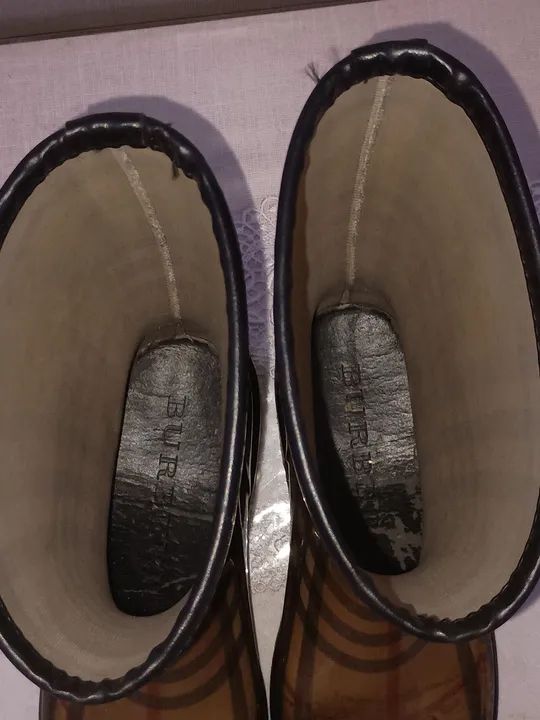 Botas de Chuva Burberry - Tamanho 38 - Foto 2