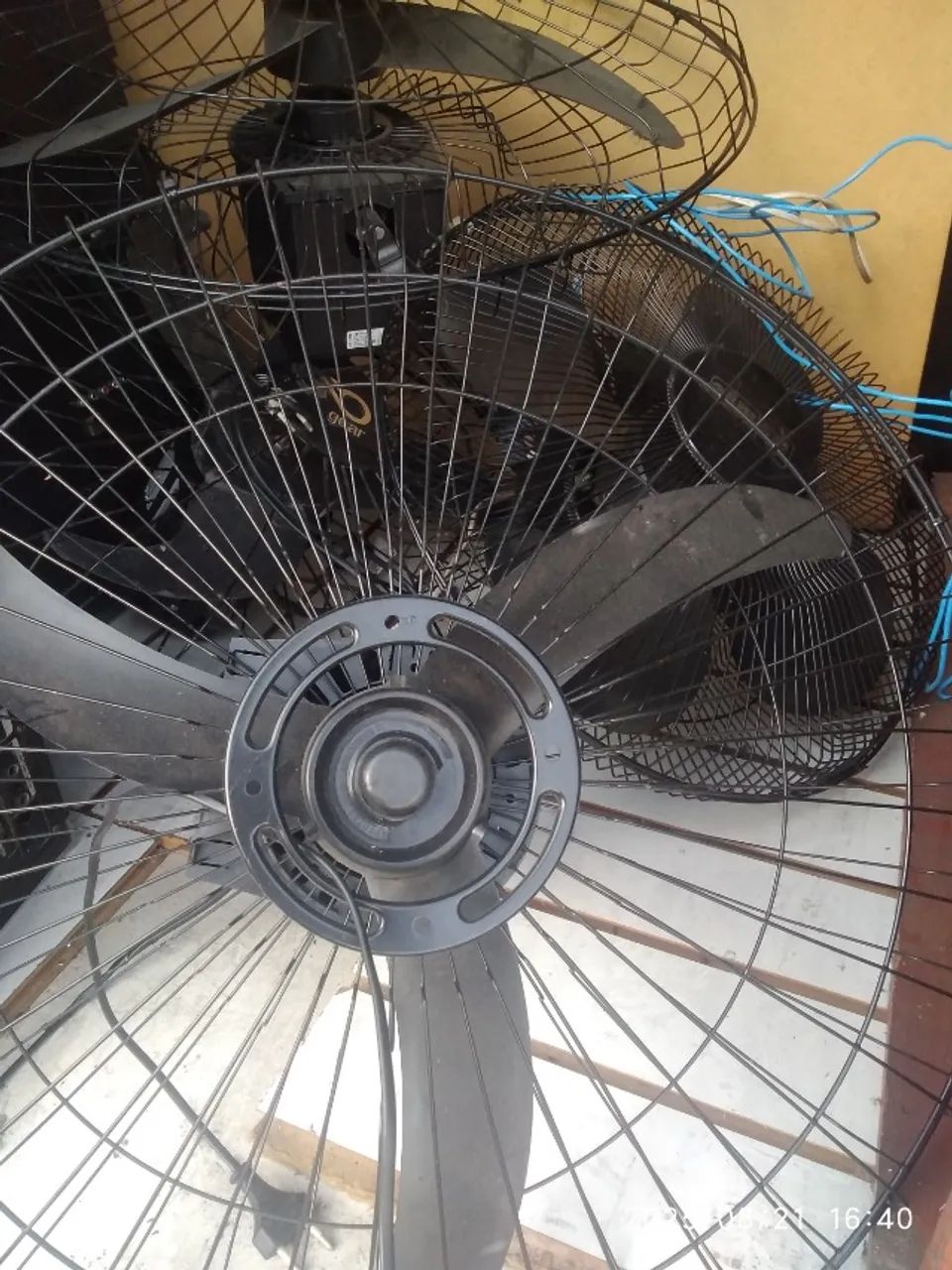 vendo ou troco 4 ventiladores parede - Foto 5