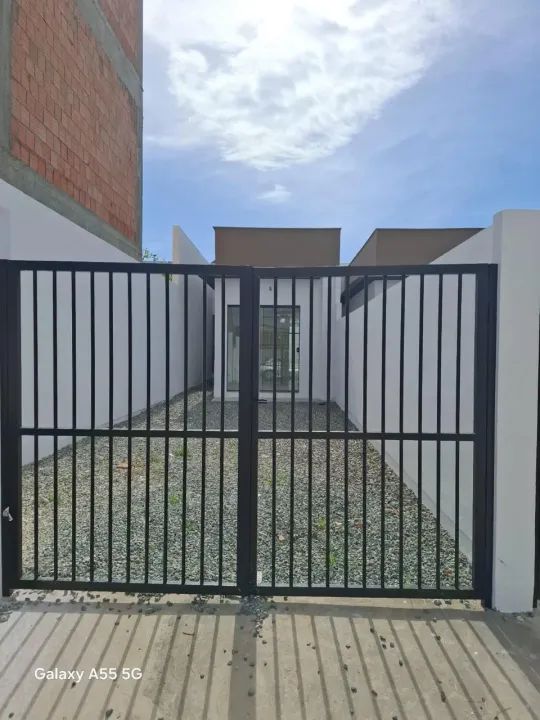 Geminado de 64m² na Penha: Conforto Moderno Perto da Praia e Parque