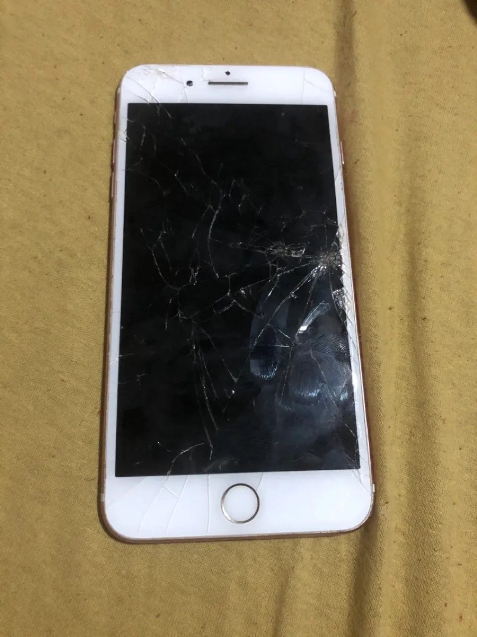 iPhone 7 Plus, e um iPhone 8