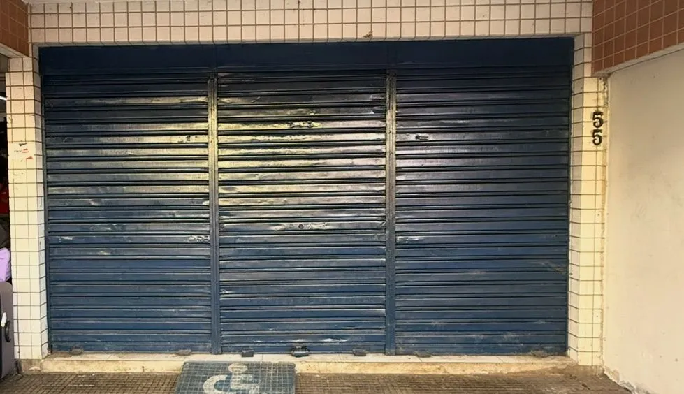 Vendo porta de rolar 3 folhas