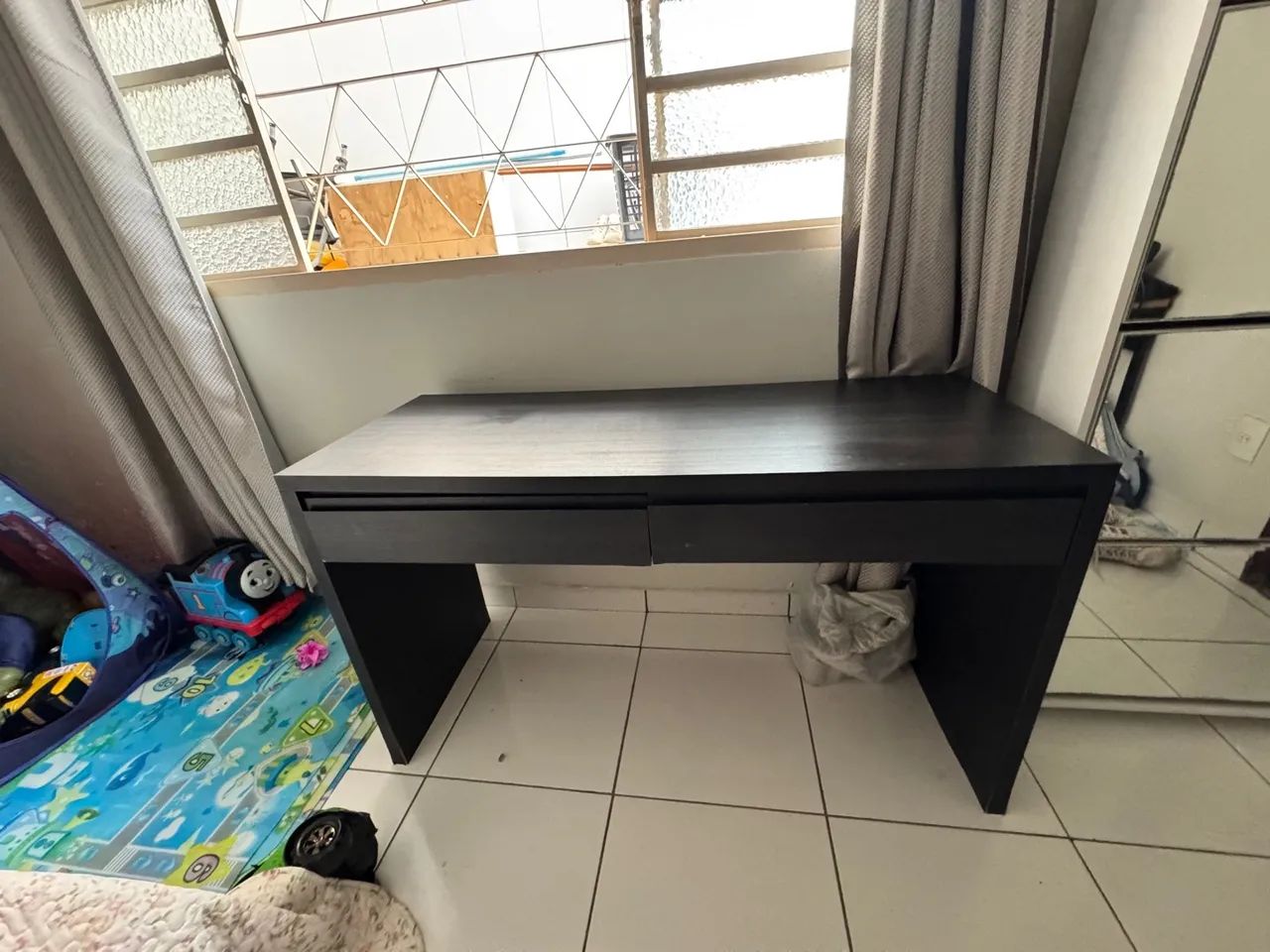 Escrivaninha Preta com 2 Gavetas