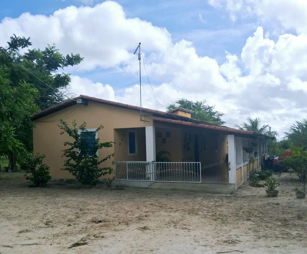Granja com 2 hec