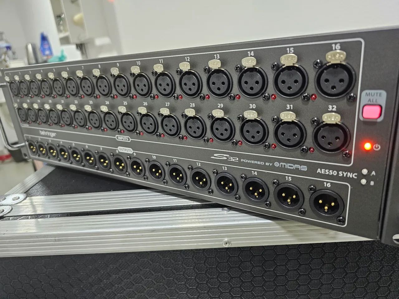 Behringer S32 - Interface de Áudio 32 Canais - Foto 3