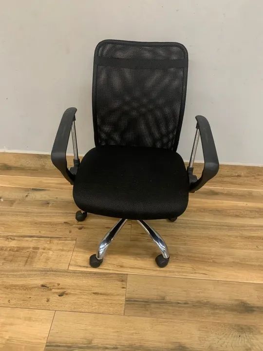 Cadeira de escritório Barcelos Preta - Usada (várias unidades disponíveis) - Foto 3