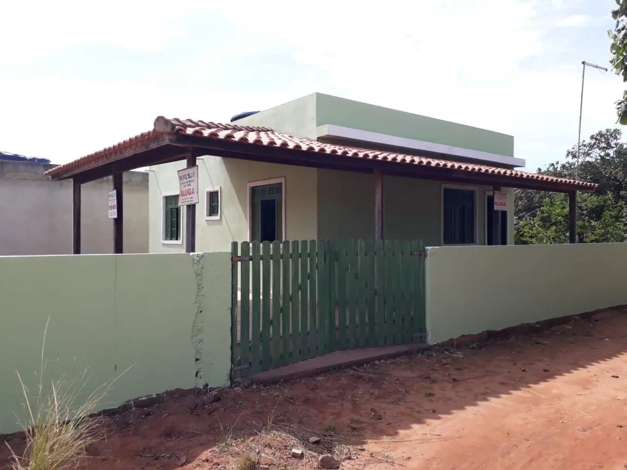 Praia de Santa Clara, com 2 quartos, sala, cozinha  1 banheiro, 