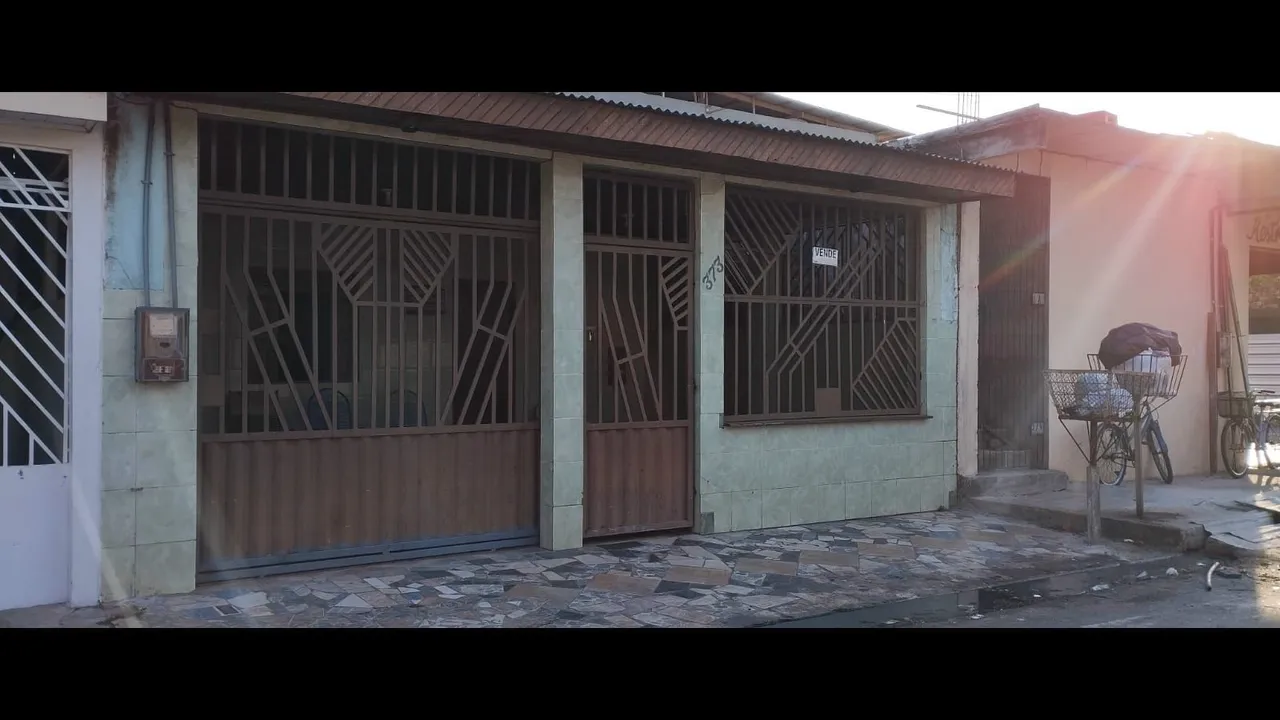 Vende-se casa no Perpétuo Socorro - 3 Quartos, 2 Banheiros, Garagem 2 carros