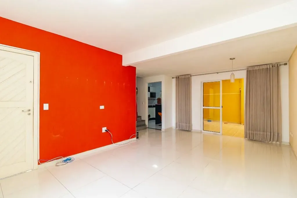 Sobrado em condomínio com 3 dormitórios à venda, 103 m² por R$ 587.900 - Uberaba - Curitib