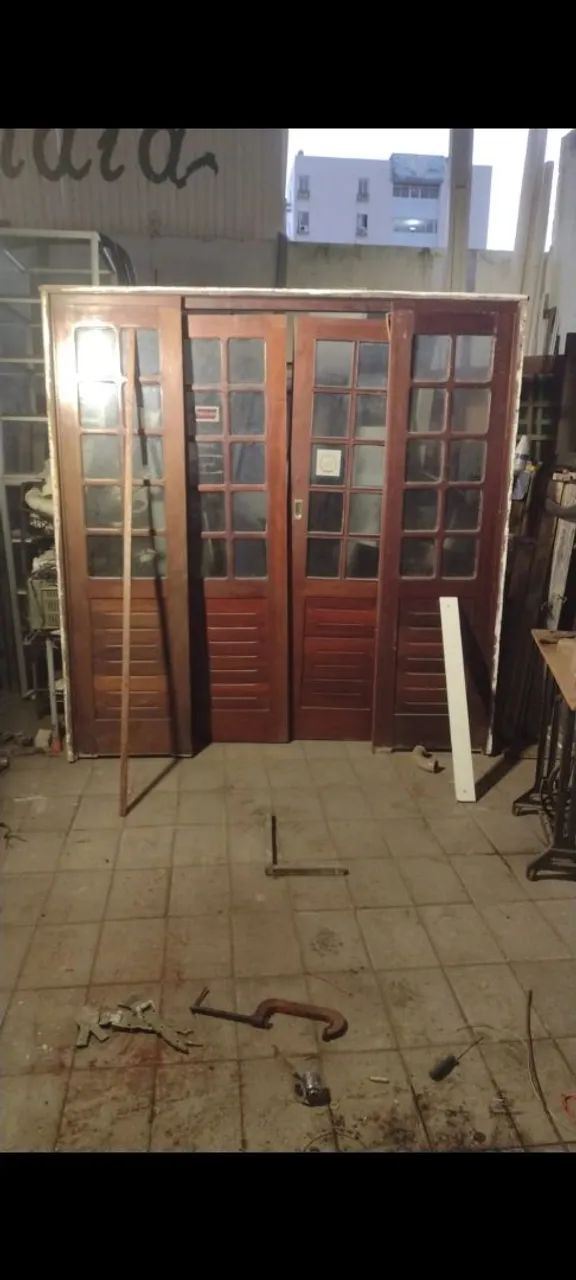 Porta de madeira de Jatobá de correr largura 2 m altura 2,10 valo $2400 só ligar *