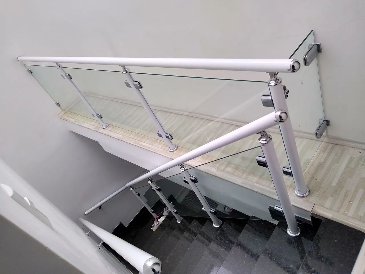 Guarda Corpo Vidro + alumínio Tubular - Foto 6