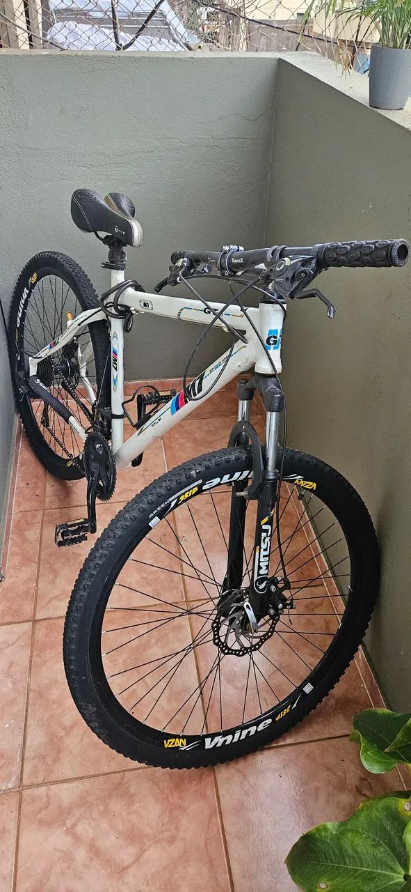 Bicicleta Mountain Bike