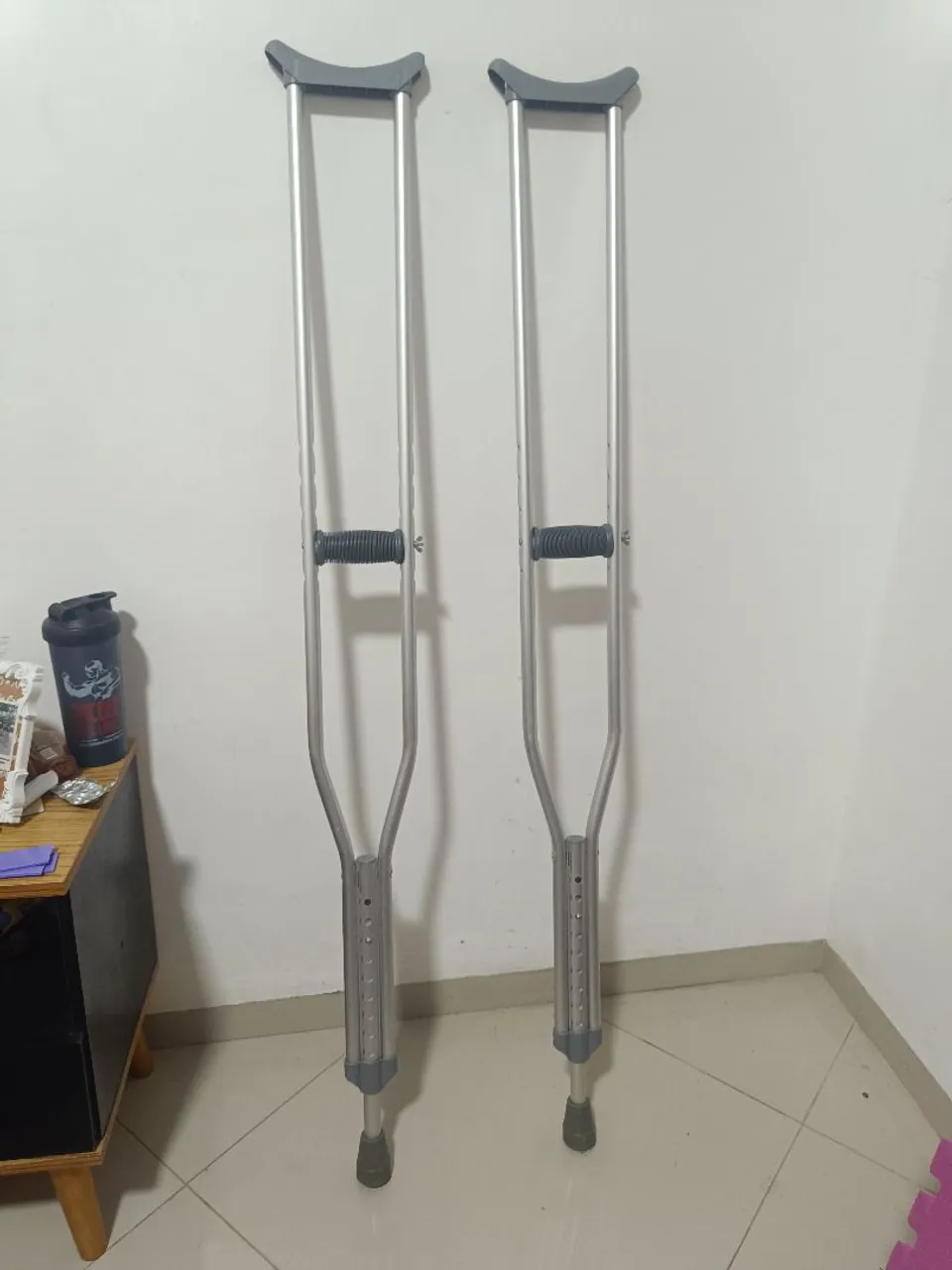Vendo par de muleta axilar em alumínio