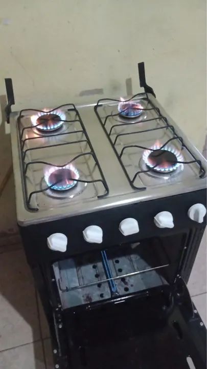 Fogão 4 Bocas com Forno - Ótimo estado! - Foto 3