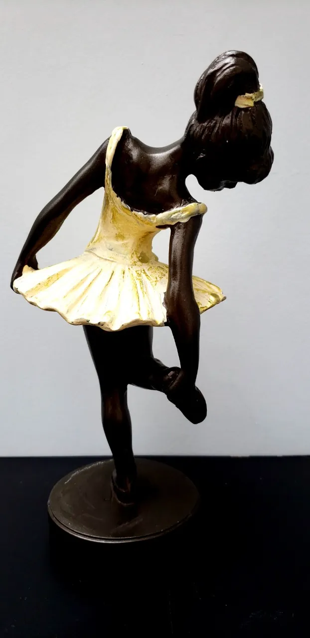 Escultura de Bailarina