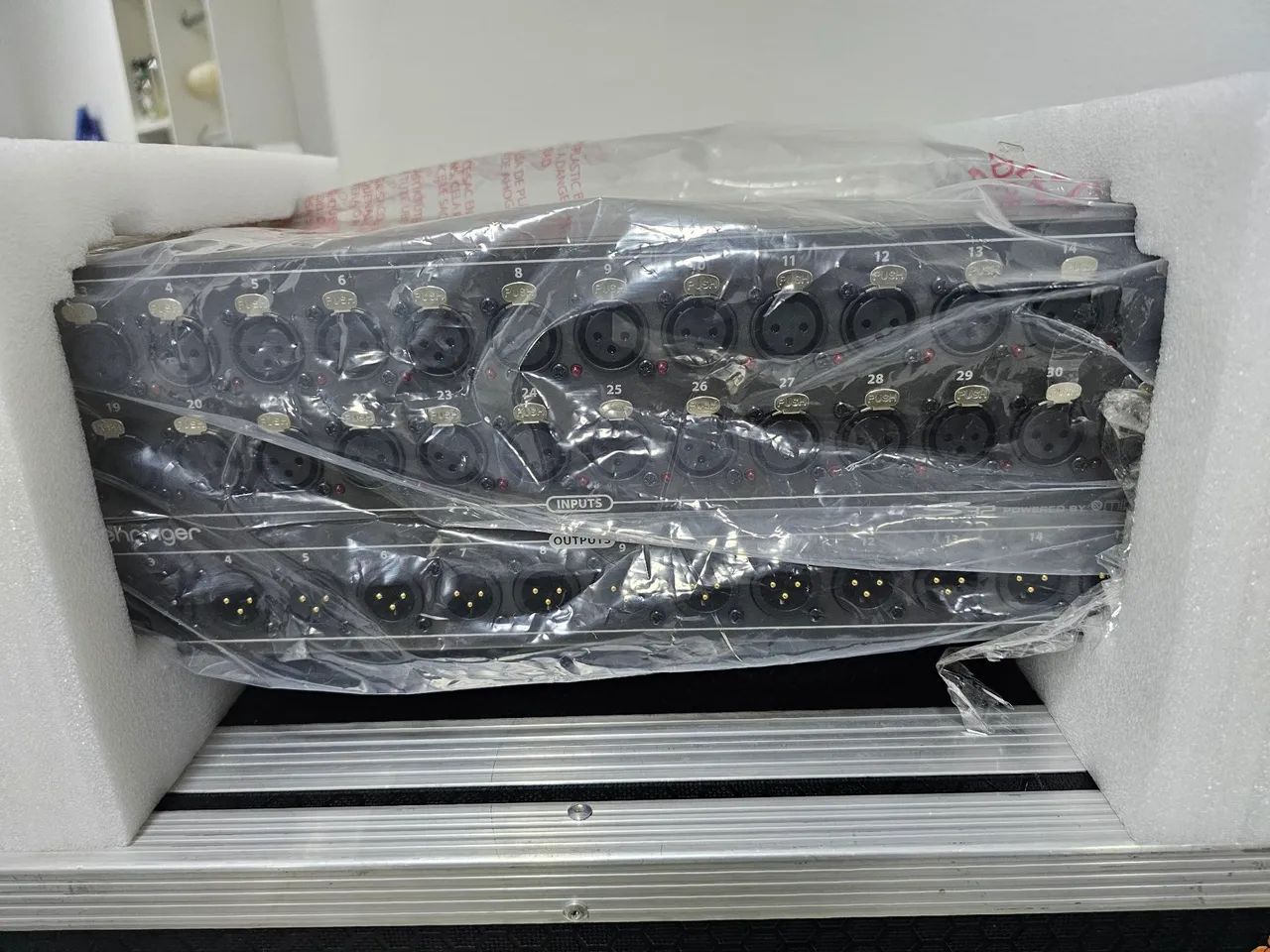 Behringer S32 - Interface de Áudio 32 Canais - Foto 5