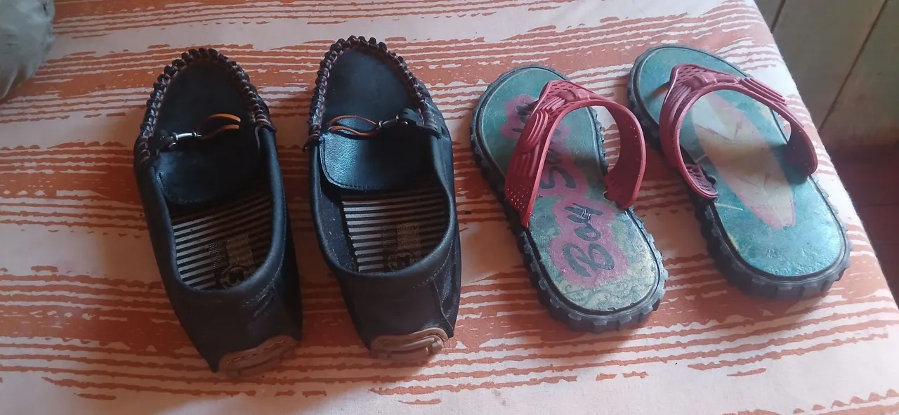 Sapatos e Sandálias Infantis - Tamanho 32
