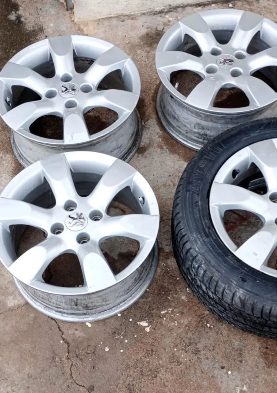 Rodas de liga leve Peugeot aro 16.