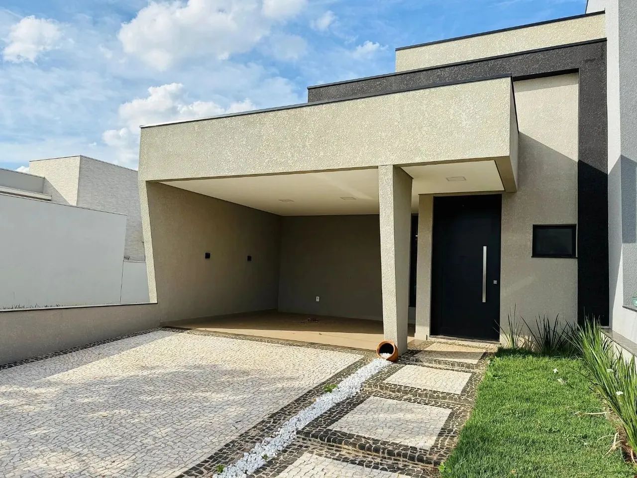Casa com 3 quartos à venda, 140 m² por R$ 1.180.000 - Residencial Terras da Estância - Pau