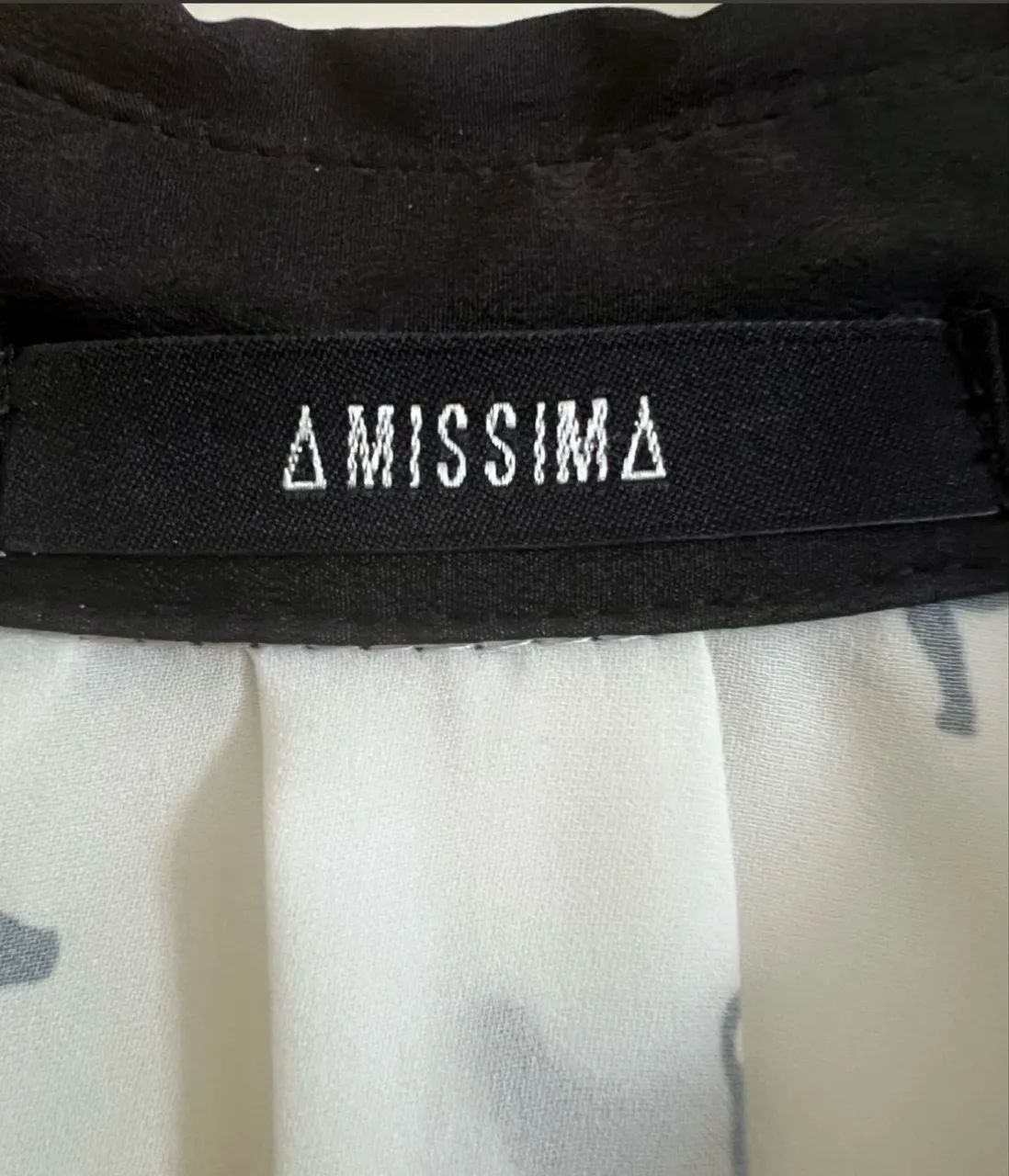 Camisa estampada branca e preta - Foto 4
