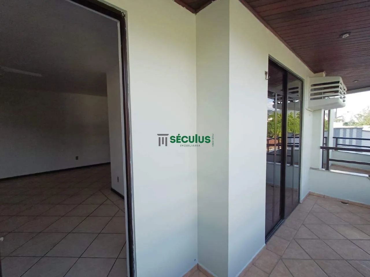 Amplo apartamento para locação no bairro Jaraguá Esquerdo  excelente localização! - Foto 4