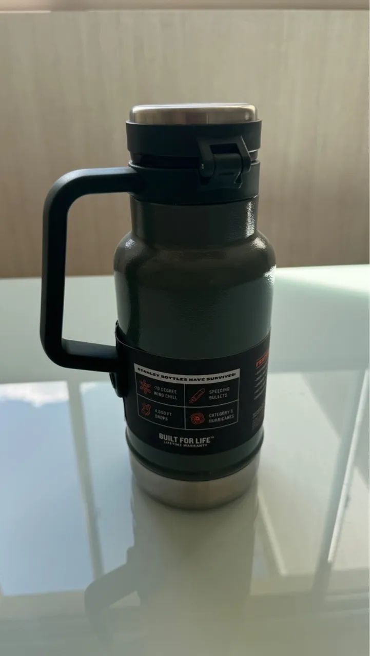 GARRAFA TERMICA STANLEY - GROWLER TÉRMICO CLASSIC HAMMERTONE GREEN | 0.94L - Foto 3