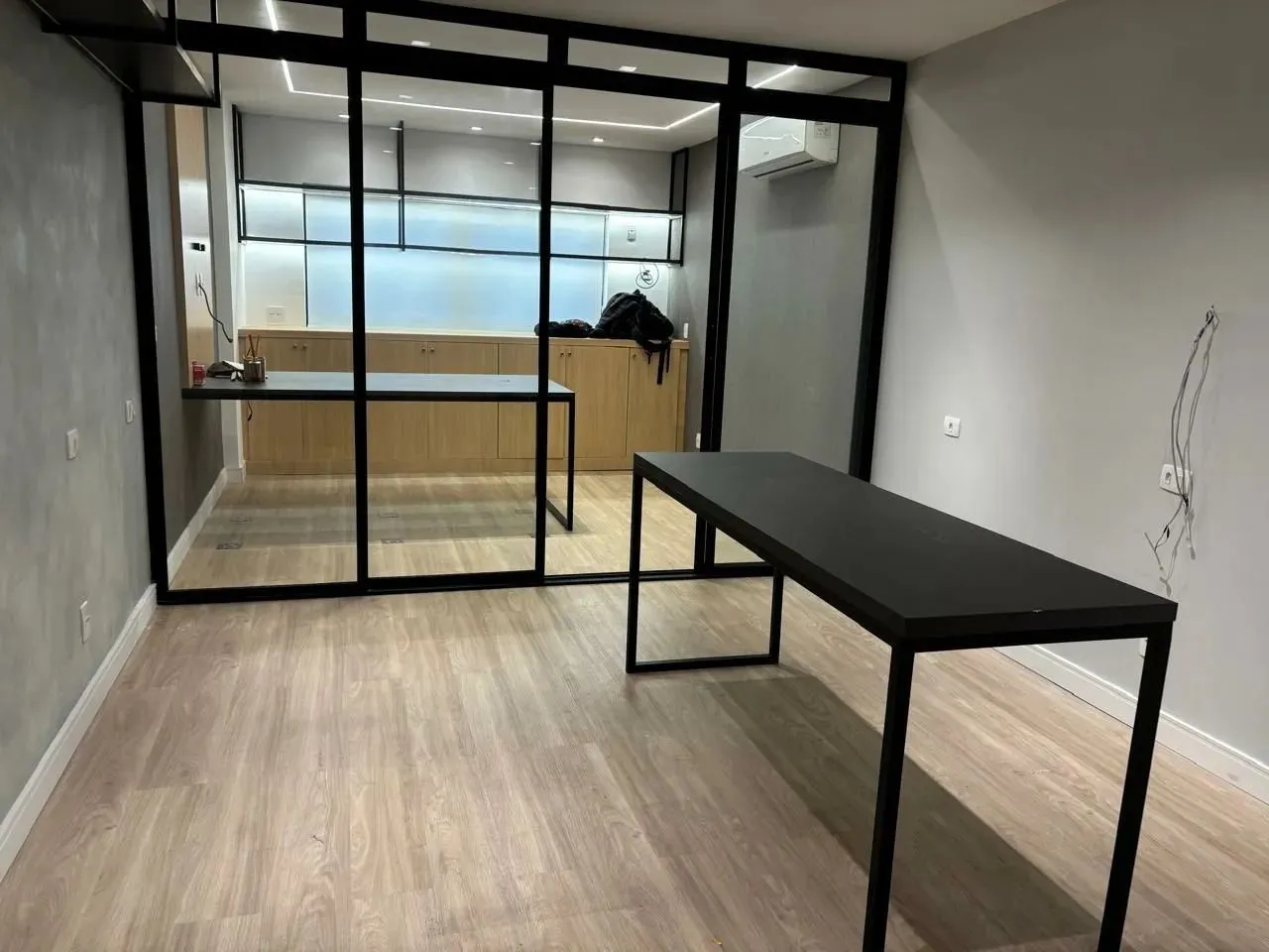CEO Corporate - sala semi-mobiliada - locação - Península