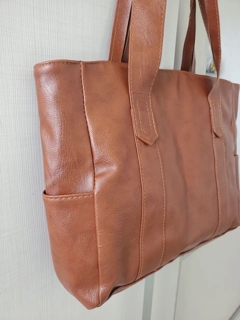 Bolsa estilo Tote (sacola) modelo retrô couro sintético marrom - Foto 4