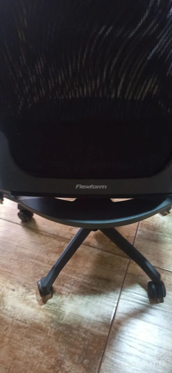 Cadeira de escritório nova com rodinhas - Foto 2