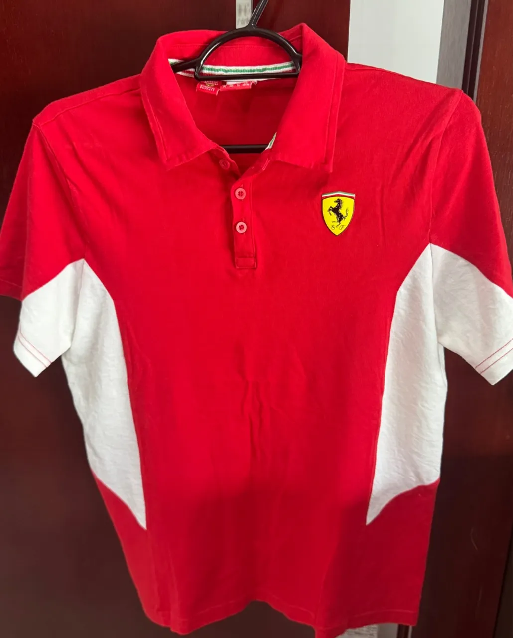 Camisa Polo Ferrari Vermelha com Detalhes Brancos
