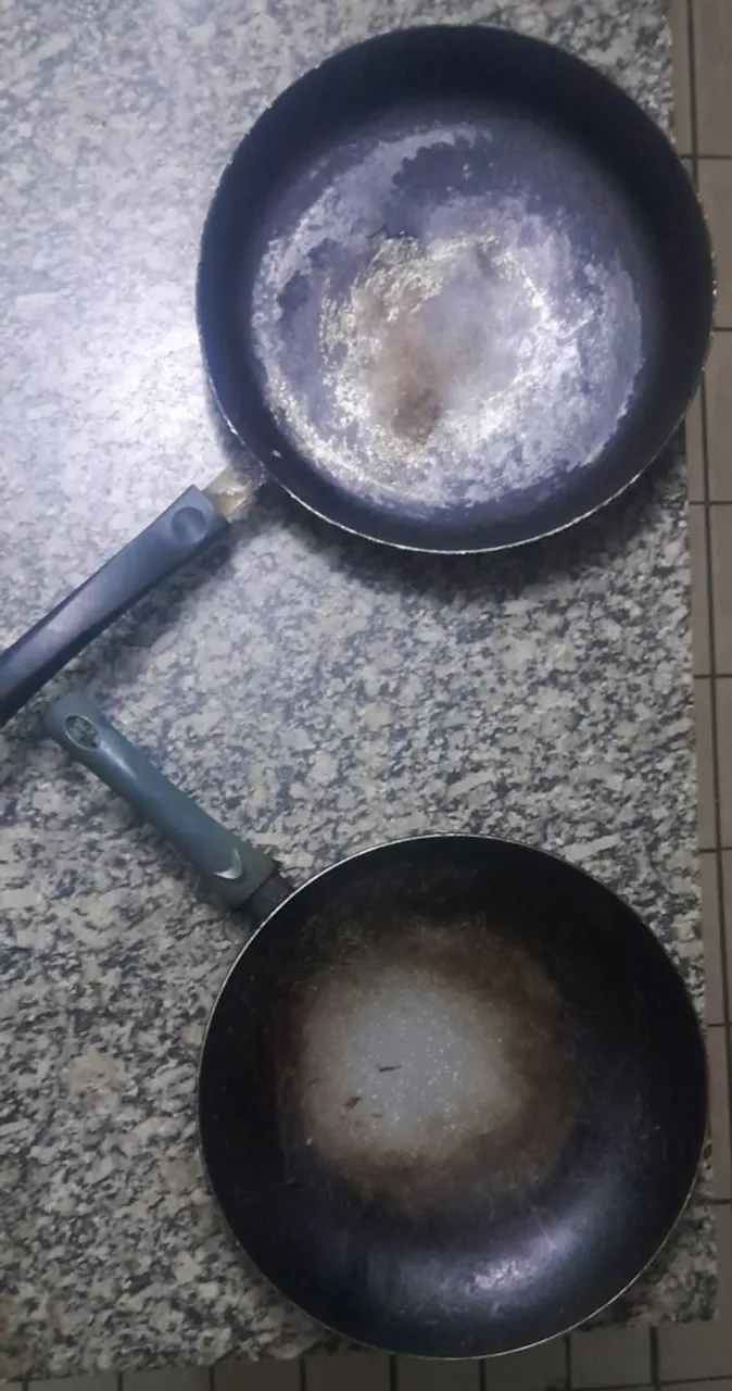 Conjunto com 4 FRIGIDEIRAS INDUSTRIAIS USADAS com Diâmetro de 33cm