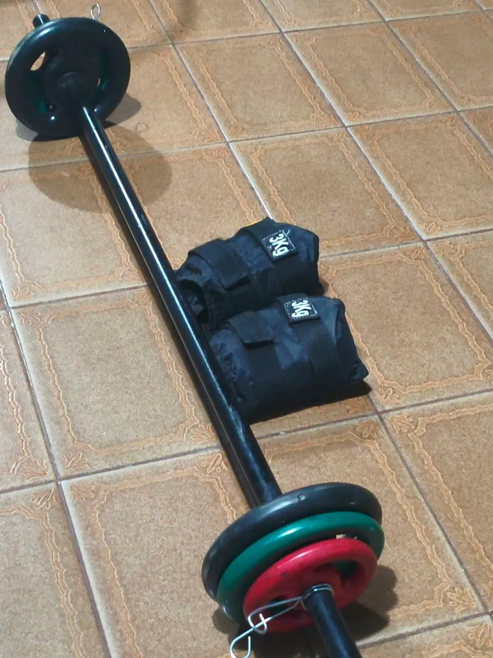Kit fitness barra completa com 16kg + caneleira 3kg oferta $250,00 tudo